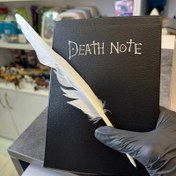 تصویر دفترچه مرگ death note و قلم پر 