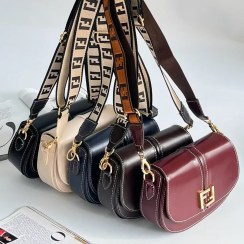 تصویر کیف دوشی زنانه فندی مدل 3038 از جنس کتان 