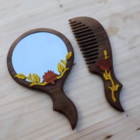 تصویر شانه و آیینه چوبی 