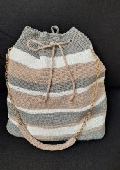 تصویر کیف دستباف راه‌ راه نیم‌کوله 