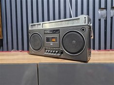 تصویر رادیو ضبط سونی اصل ژاپن عتیقه 
