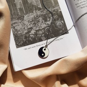 تصویر گردنبند استیل رنگ ثابت طرح یینگ یانگ Ying Yang necklace