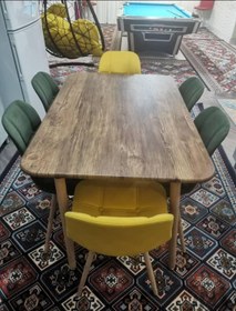 تصویر میز و صندلی ناهارخوری مدل آریا لمسه - زیتونی / طرح چوب (آنتیک) 
