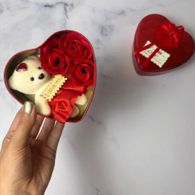 تصویر جعبه گل و خرس فلزی 