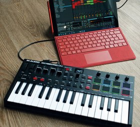 تصویر میدی کنترلر M-Audio Oxygen Pro Mini 