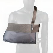 تصویر آویز دست آدور مدل شانه‌ای با بازوبند 