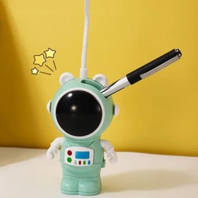 تصویر چراغ مطالعه شارژی طرح فضانورد مدل جا خودکاری Astronaut designed rechargeable reading light with pen holder