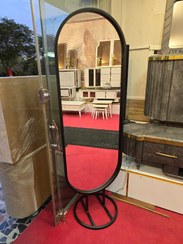 تصویر آینه قدی مدل پایه گرد دوسر گرد 