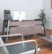 تصویر میز مدیریت ایلیا اسکات 