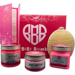 تصویر پک حمام بی بی بمب / مراقبت کامل بدن با رایحه های دل انگیز - باربی : آدامسی _ توت فرنگی 