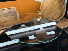 تصویر رایزر شیشه ای گرد پایه چوبی 