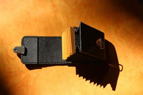 تصویر جاکارتی چرم اکاردئونی 