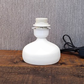 تصویر آباژور رومیزی پایه سفید 