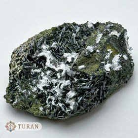 تصویر سنگ اپیدوت با همرشدی کلسیت 509 گرم 