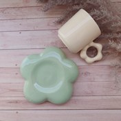 تصویر فنجان نعلبکی سرامیکی دست‌ساز | طرح ساده و کاربردی 