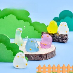 تصویر مجسمه شب تاب طرح جوجه عصبانی 