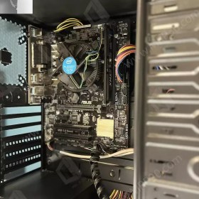 تصویر کامپیوتر دسکتاپ با پردازنده Core i3 و حافظه ۵۰۰ گیگابایت 