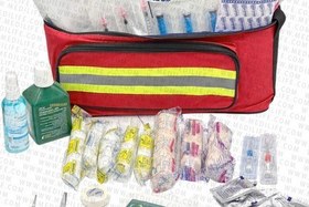 تصویر کیف کمک های اولیه با وسایل امداد ۲۰ قلم نیمه حرفه ای با ابزار جراحی 
