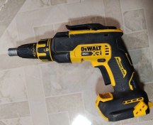 تصویر دریل شارژی دیوالت مدل DCF630 با باتری ۲۰ ولت 