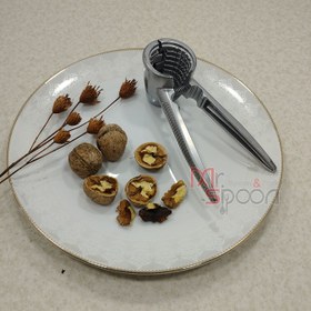 تصویر گردو شکن 