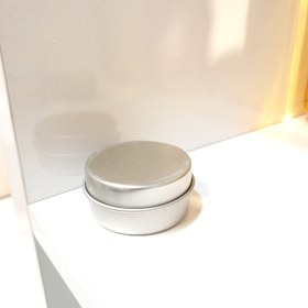 تصویر قوطی فلزی ۳۰گرمی - طرح دار ابی / قطر ۴نیم ارتفاع۲ 