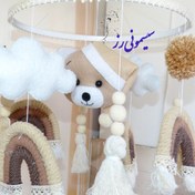 تصویر آویز موزیکال تخت نوزاد رنگین کمان با تدی نمدی 