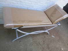 تصویر تخت معاینه پایه هلالی سرمتحرک 