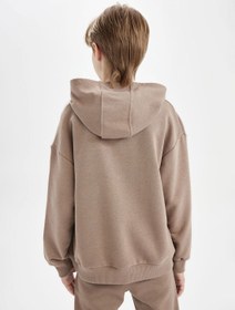 تصویر هودی قهوه‌ای سایز بزرگ با جیب، سویشرت ضخیم مدرسه برند Defacto Brown Oversized Fit Hoodie With Pockets Thick School Sweatshirt