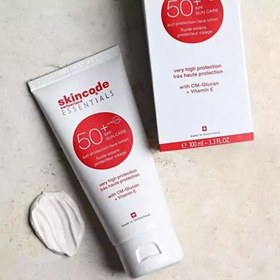 تصویر لوسیون ضد آفتاب SPF50 اسکین کد 