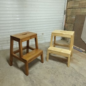 تصویر چهار پایه چوبی 