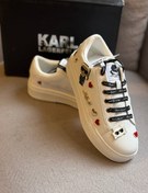 تصویر کتونی کارل سفید استیکری - 39 