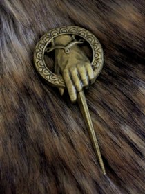 تصویر سنجاق سینه دست پادشاه 