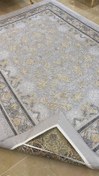 تصویر کاور فرش و روفرشی کشدار طرح فرش بسیار زیبا جدید رنگ طوسی ترکیب کرم طلایی کد Rh1671 (با فیلم زنده) 