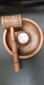 تصویر گردوشکن چوبی 