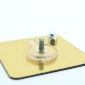 تصویر میخ چسبی طلایی 