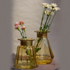 تصویر گلدان شیشه ای درخشش 