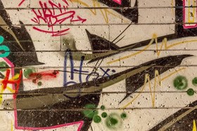 تصویر عکس با کیفیت نقاشی گرافیتی بر روی دیوار 