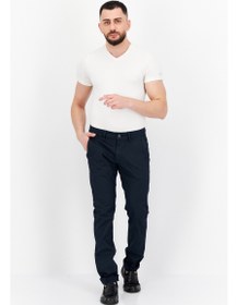 تصویر شلوار مردانه فیت باریک ساده، آبی تیره برند Guess Men Slim Fit Solid Tapered Pants, Navy Blue