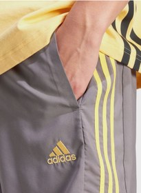 تصویر شلوارک چلسی با 3 نوار برند Adidas 3 Stripes Chelsea Shorts