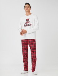 تصویر خرید اینترنتی ست لباس راحتی مردانه قرمز کوتون 3WLM40012MK ا Yılbaşı Temalı Pijama Takımı Slogan Baskılı Kareli Yılbaşı Temalı Pijama Takımı Slogan Baskılı Kareli