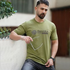 تصویر تیشرت مردانه Bershka برشکا رنگ سبز نخ پنبه آستین و یقه کشی Men's green t-shirt Bershka