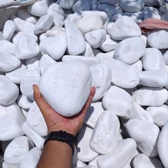 تصویر قلوه سنگ تزیینی سفید درشت رودخانه ای 