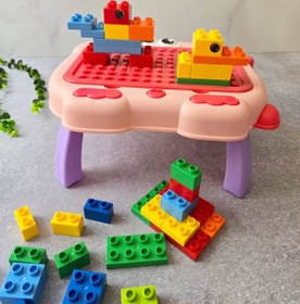 تصویر میز لگو و نقاشی 