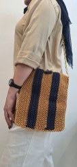 تصویر کیف دستباف مکرومه راه راه عمودی 