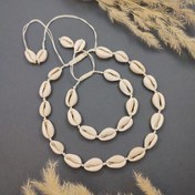 تصویر ست گردنبند و دستبند صدفی با آویز طلاکاری‌شده 