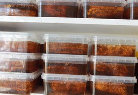 تصویر عسل طبیعی با موم 