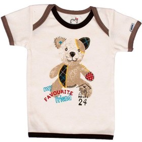 تصویر تی شرت پسرانه آستین کوتاه آدمک طرح خانه و خرس 