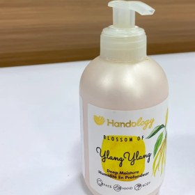 تصویر کرم مرطوب کننده با رایحه شکوفه یلانگ یلانگ مناسب پوست خشک 285میل هندولوژی Handology Cream For Dry Skin 285ml