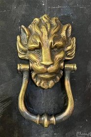 تصویر درب کوب برنجی قدیمی کوبه درکوب شیر مجسمه 