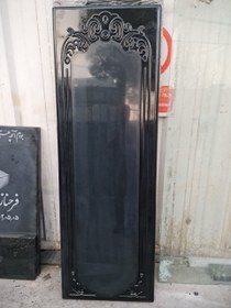 تصویر سنگ مزار کلاسیک مشکی سه بعدی در ابعاد ۱۸۰در۶۰در ۶سانت ضخامت با قیمت استثنایی 